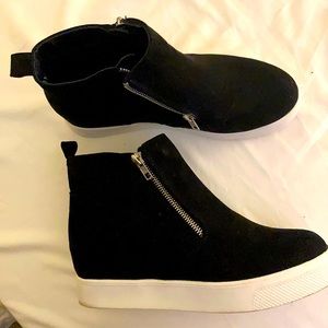 Time And Tru Black Wedged Boots